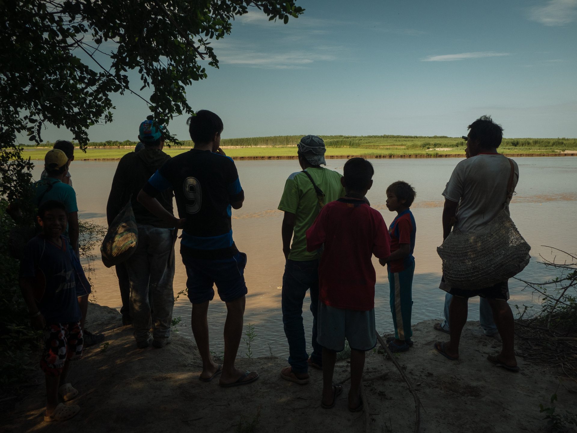 Miembros del pueblo Nivacles, en Pedro P. Penha, noreste de Paraguay, sobre el río Pilcomayo